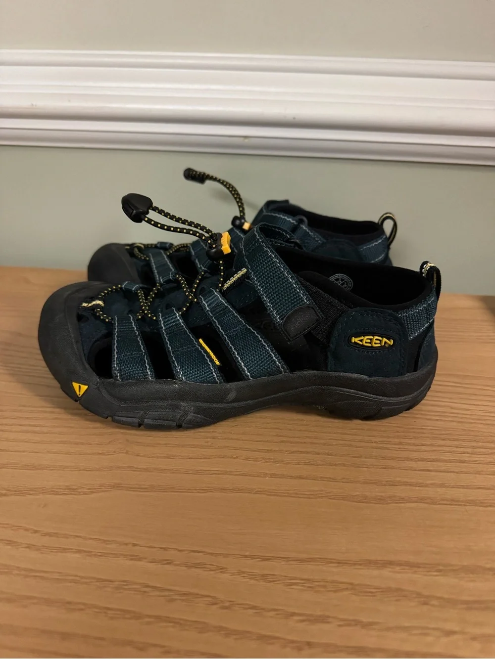 Keen Newport Sandals Navy Black Size 3
